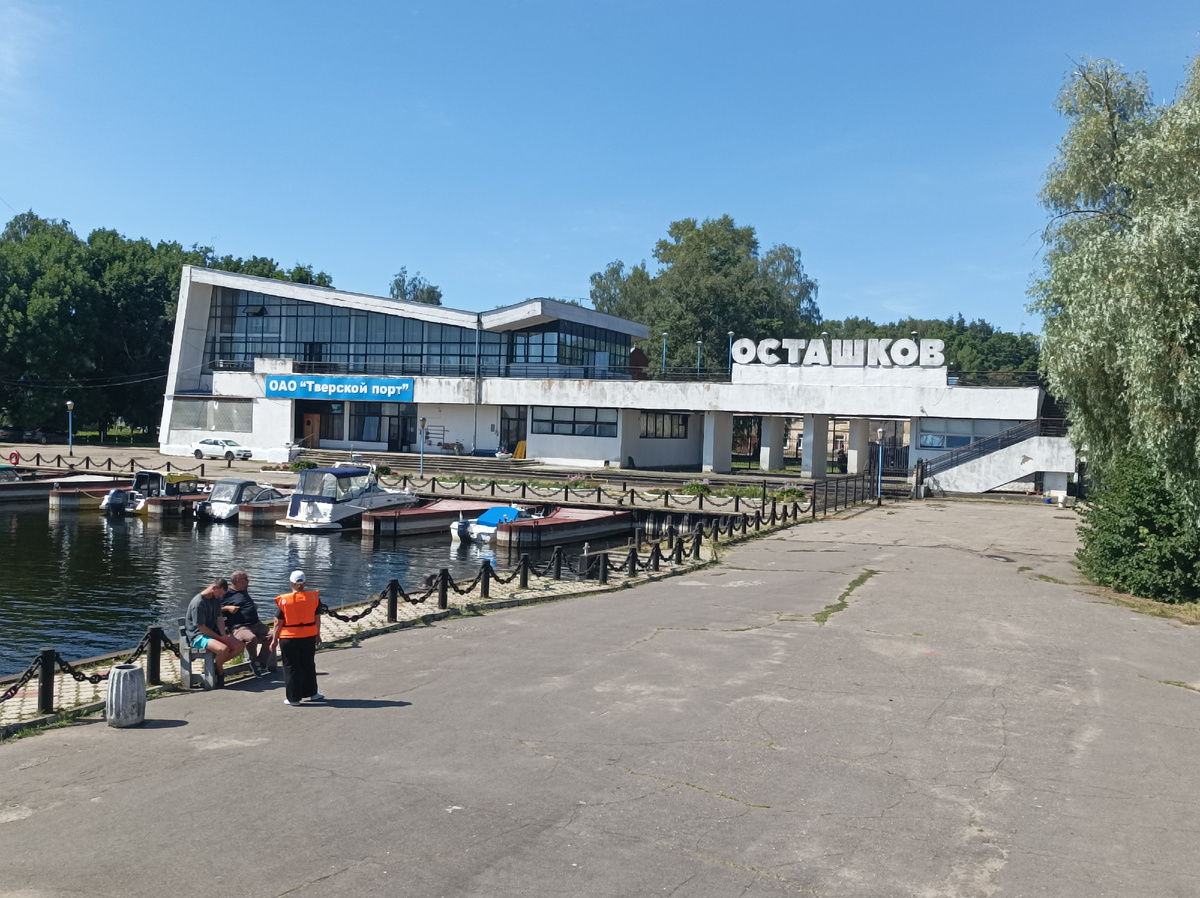 Вокзал, вид со стороны причала.