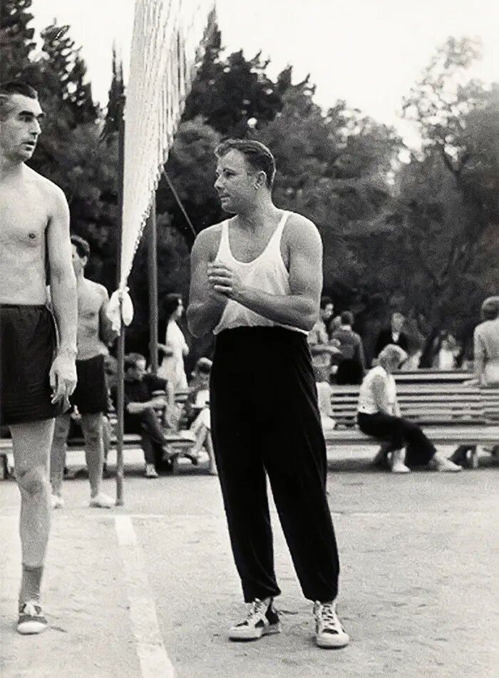 Гагарин в кедах «Два Мяча» 