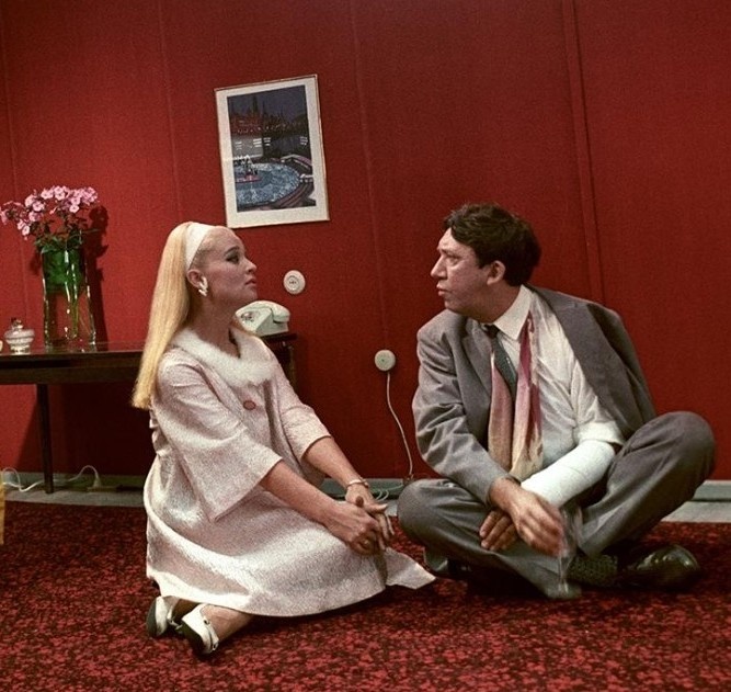 Х/фильм "Бриллиантовая рука". Актёры Светлана Светличная и Юрий Никулин. 