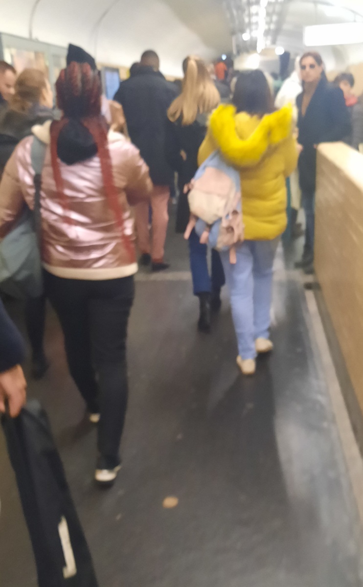 Извините за качество, в метро не всегда хватает освещения