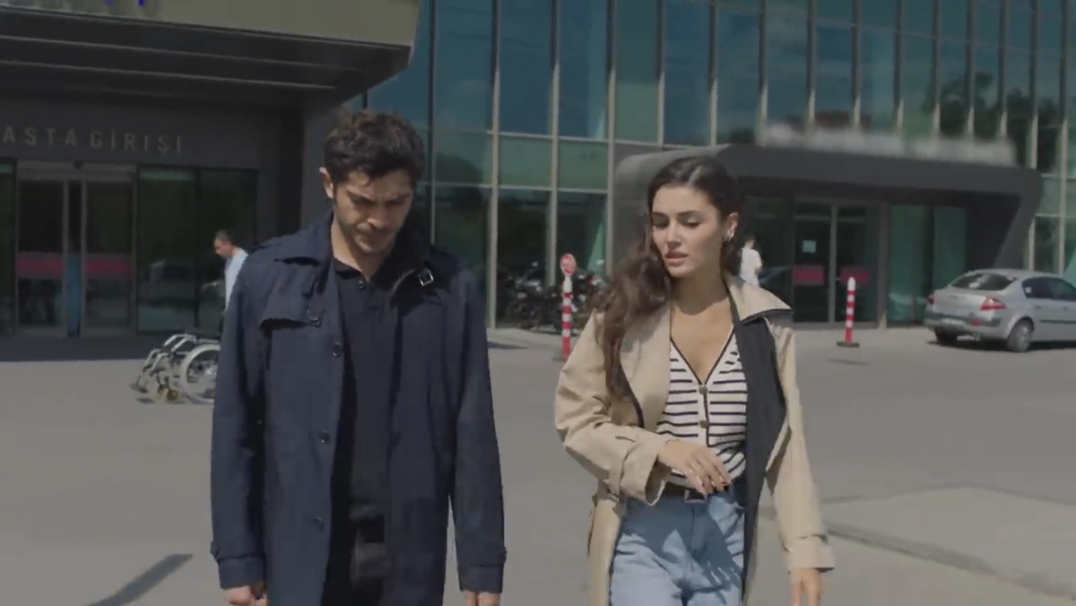 Кадр из сериала "Совершенно другой" (реж. Неслихан Эшилюрт)
