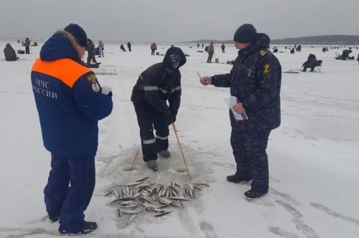    Рыбаков на севере Сахалина предупредили об опасности неокрепшего льда
