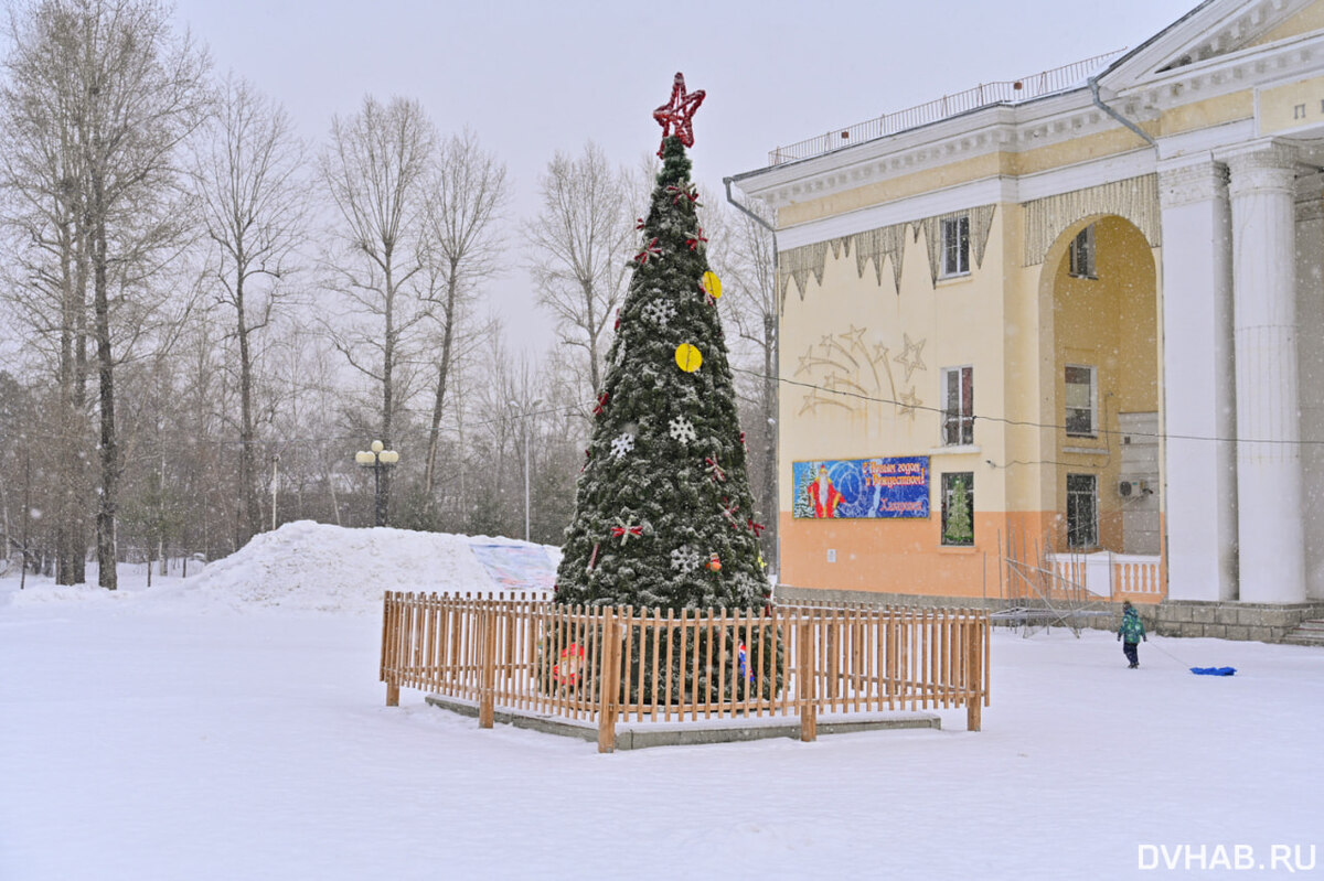    Так украшали ДК «Северное сияние» в прошлом году