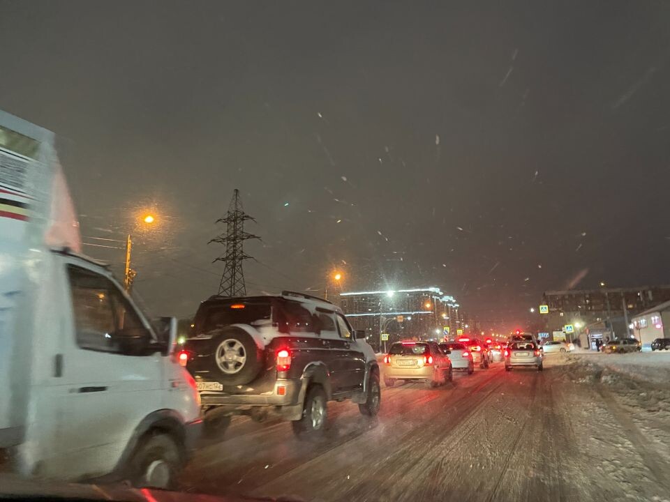    Пробки. Авто. Снегопад.. Источник: Виталий Барабаш