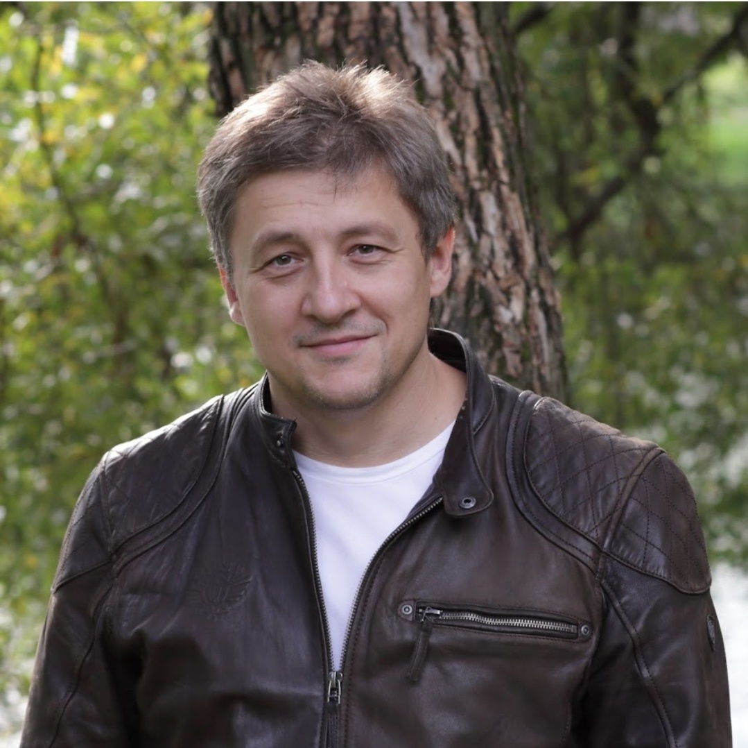 Режиссёр и педагог по данному направлению в нашей культуре - Иван Диденко и скажу, как на духу, самые лучшие, интересные и понятные разборы многих кинофильмов именно у него... (фото из открытых источников)... 