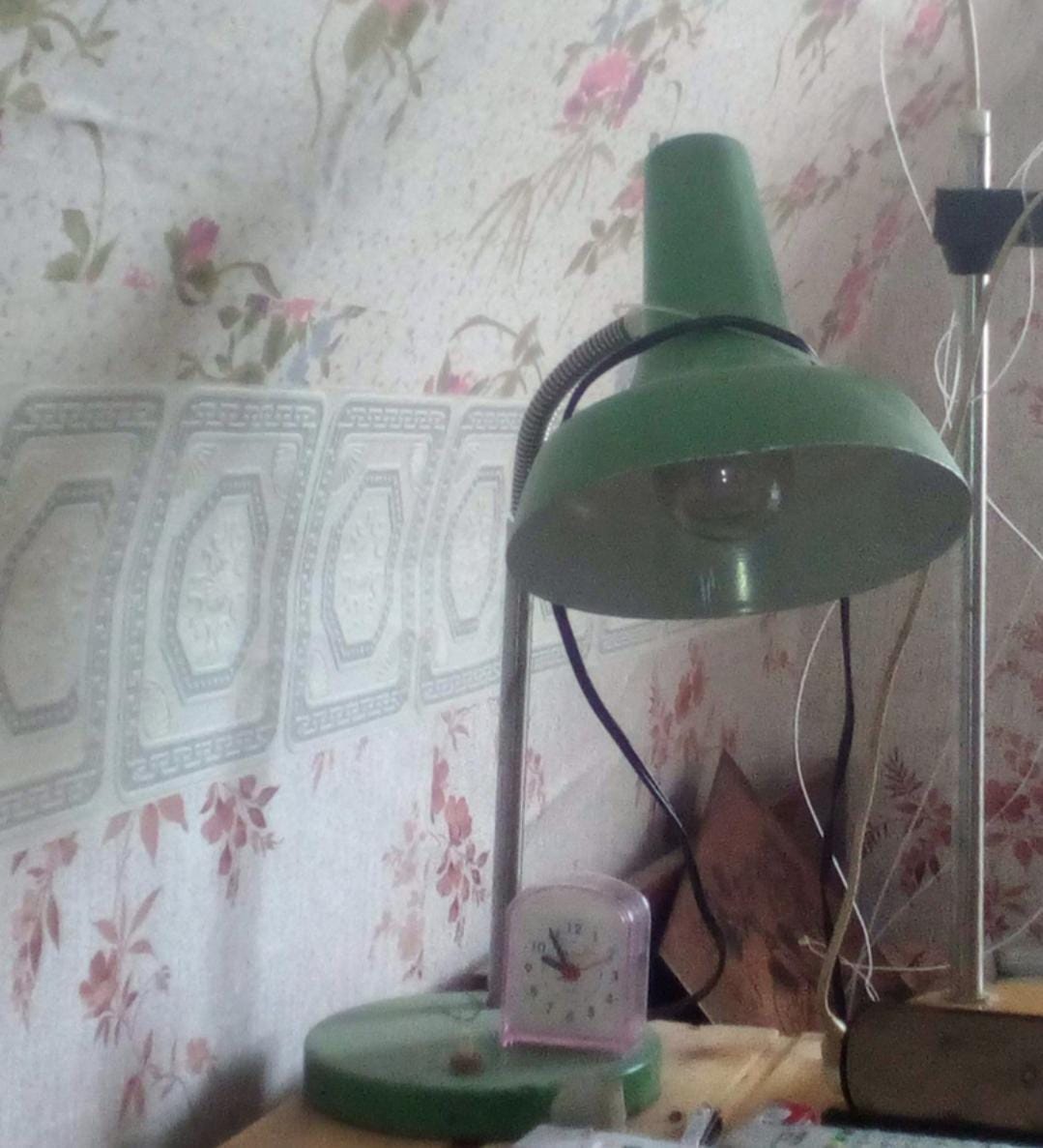 У кого то ещё была такая лампа на столе?