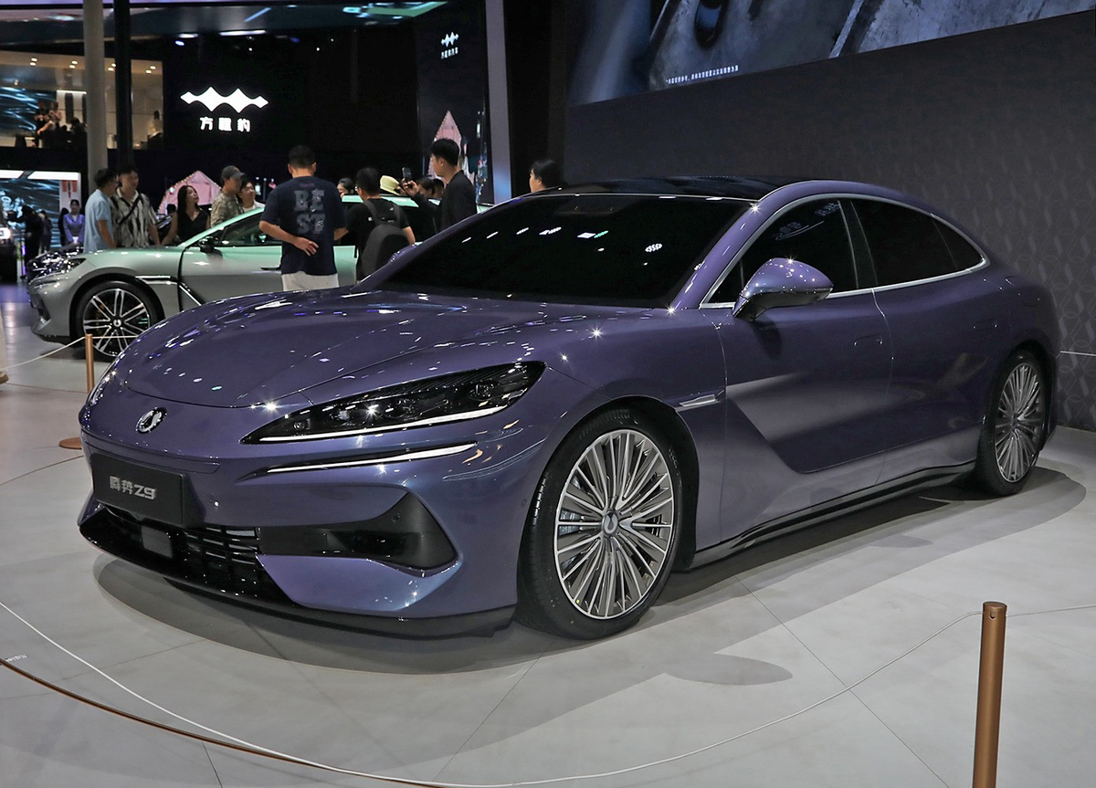 Denza Z9 