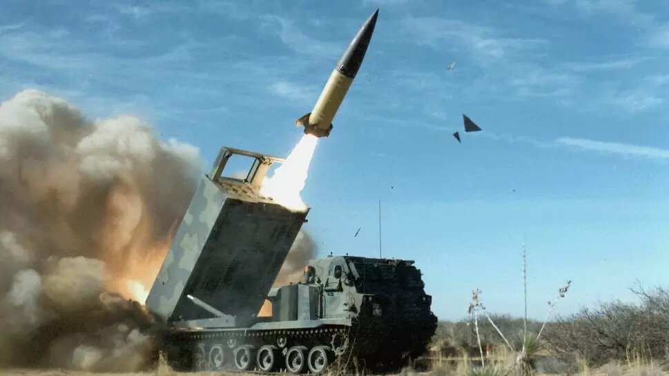Ракеты ATACMS — это американские тактические баллистические ракеты класса «земля-земля». Фото: sputnikglobe.com