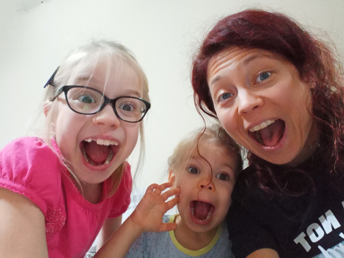 Дурачимся, пока нельзя шуметь.