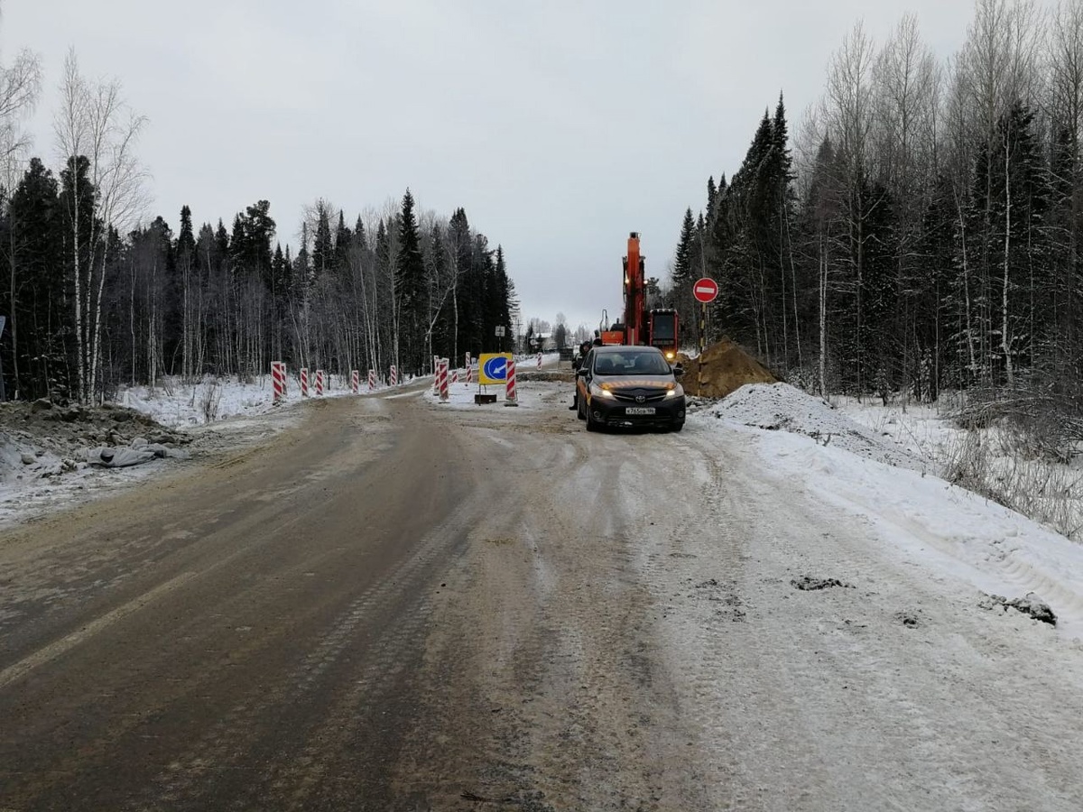    Дорожники Югры завершают запланированные на год работы на подъезде к деревне Шапша