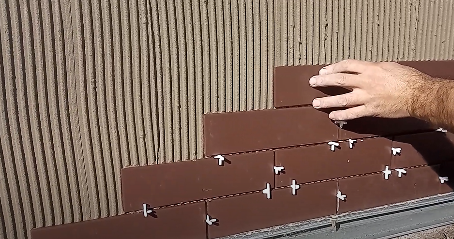 Монтаж фасадной клинкерной плитки: Долговечность и красота в деталях