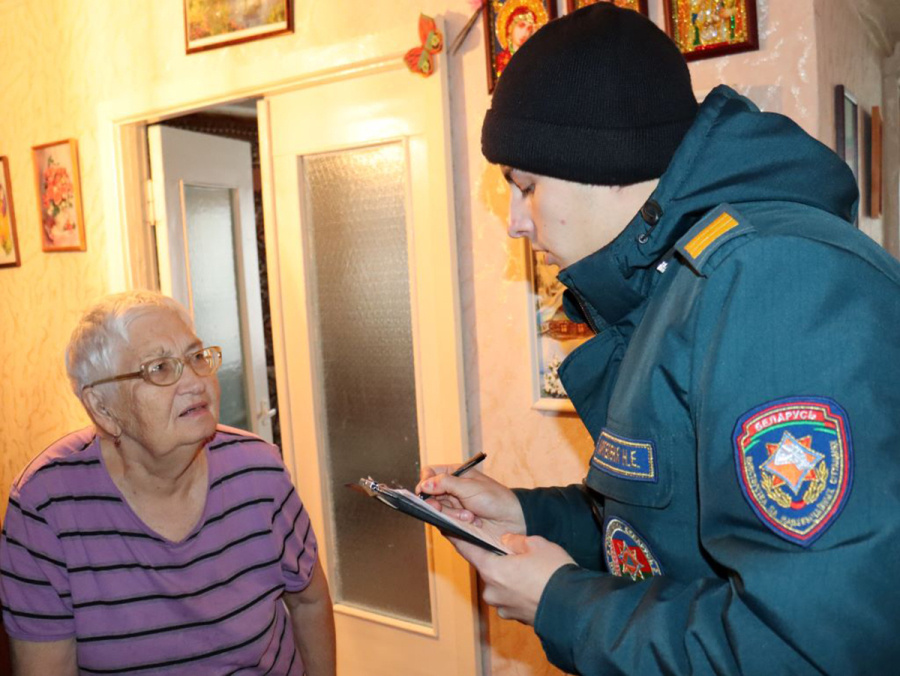     Спасатели Копыльского РОЧС проводят дополнительные рейдовые мероприятия в выходные дни