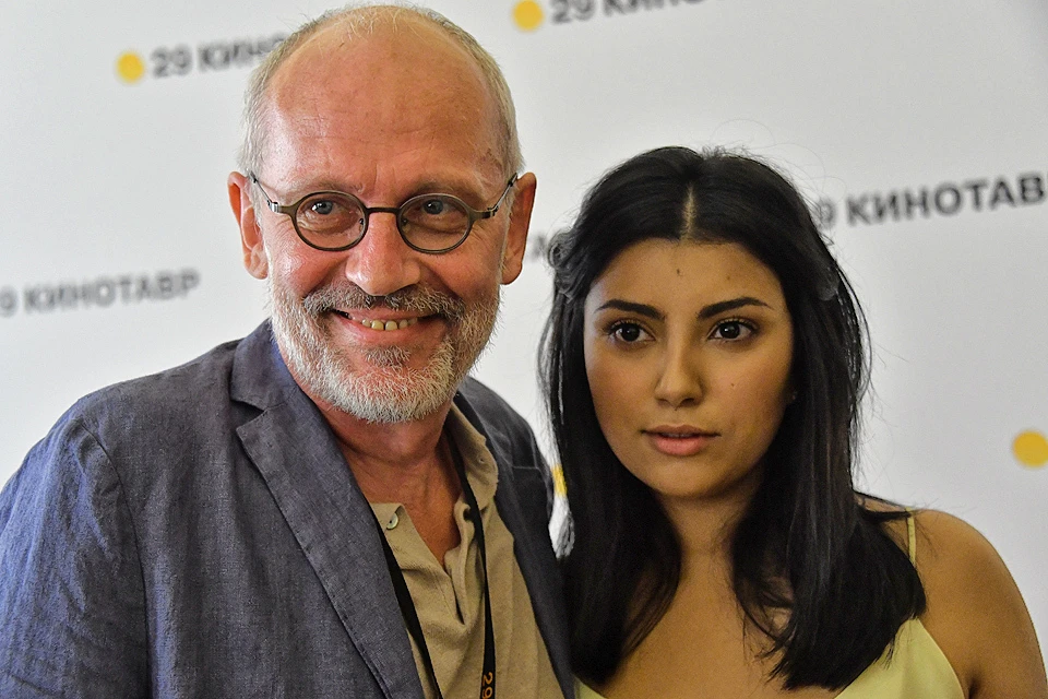 Гордон со своей четвёртой женой