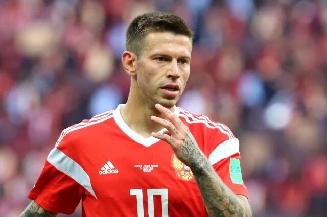    Сколько готов заплатить футболист Смолов за информацию об утерянных часах?