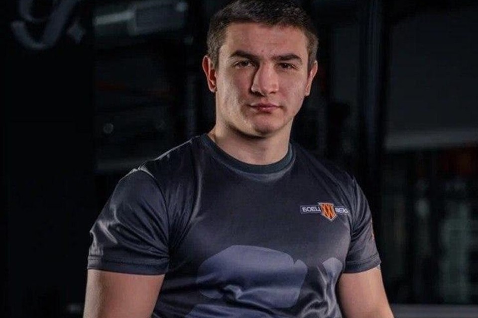    Боксер из Горловки Вячеслав Назаров стал обладателем пояса Чемпиона России. Фото: ТГ/Приходько