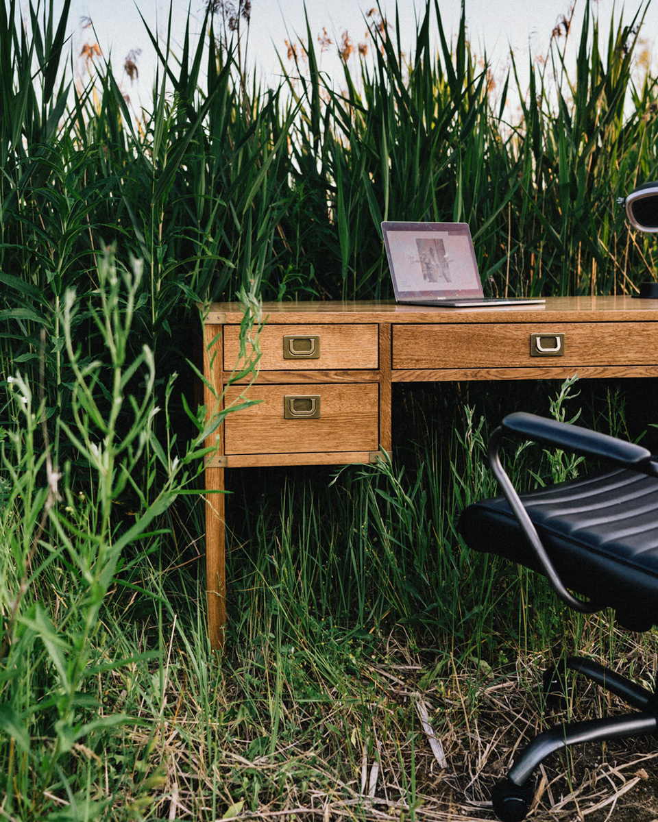 Вся мебель на фото тут 👉🏻 LoftDesigne.ru
Рабочий стол #10789_ld