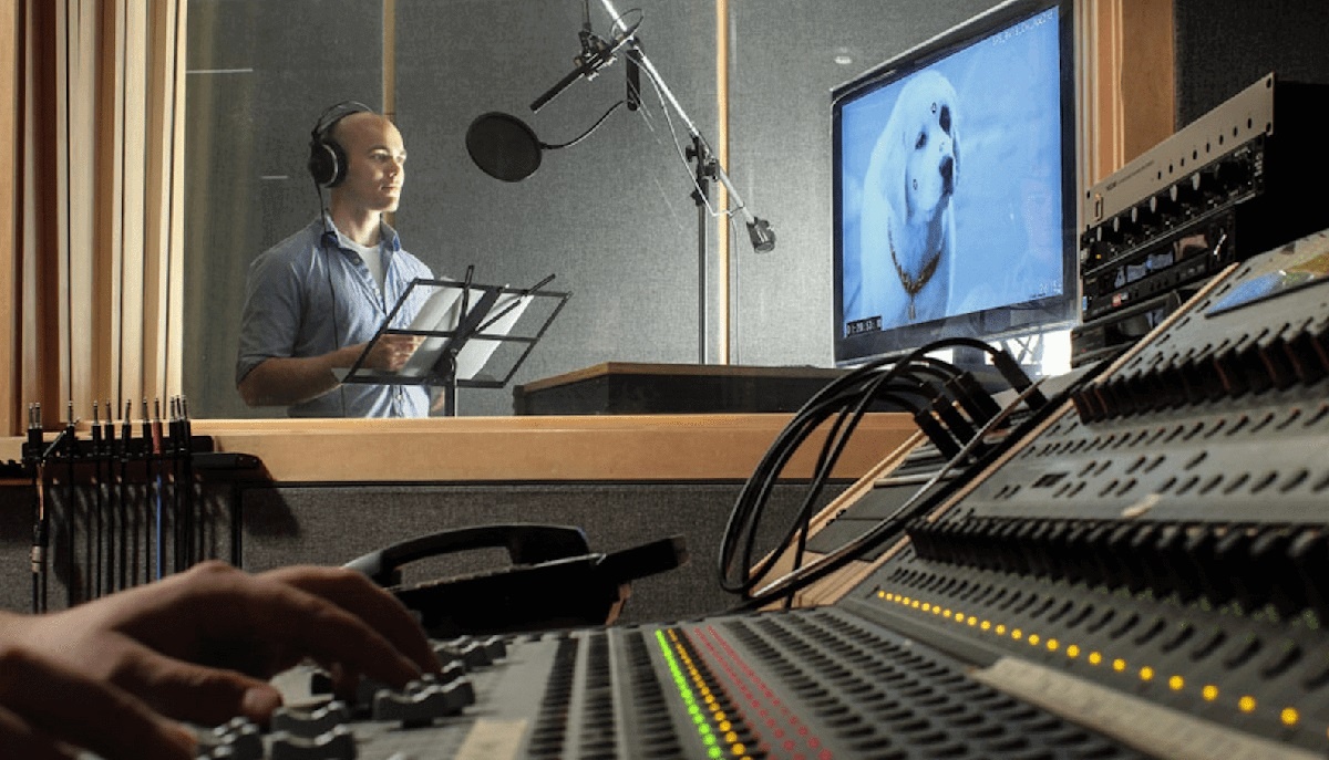 Собак тоже дублируют, если что...