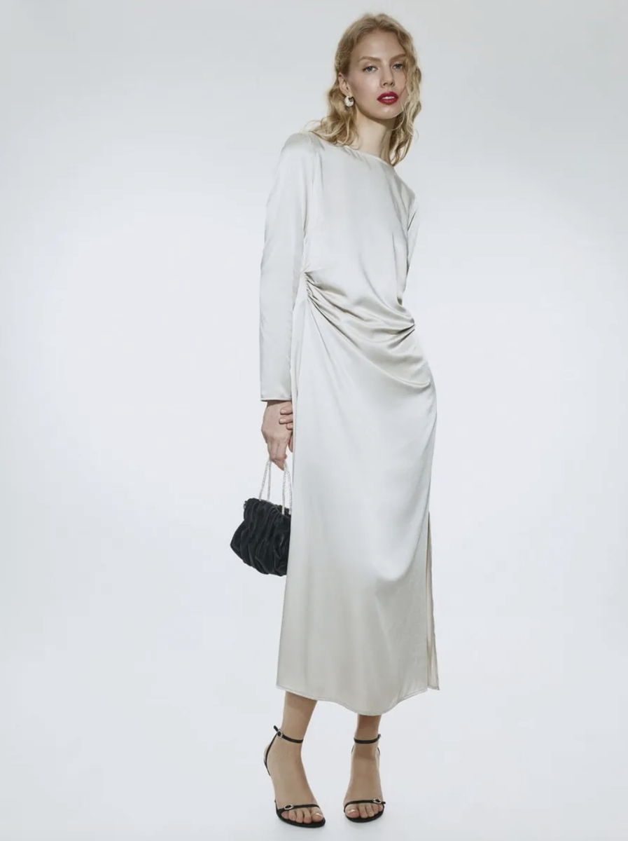 Атласное платье в длине макси