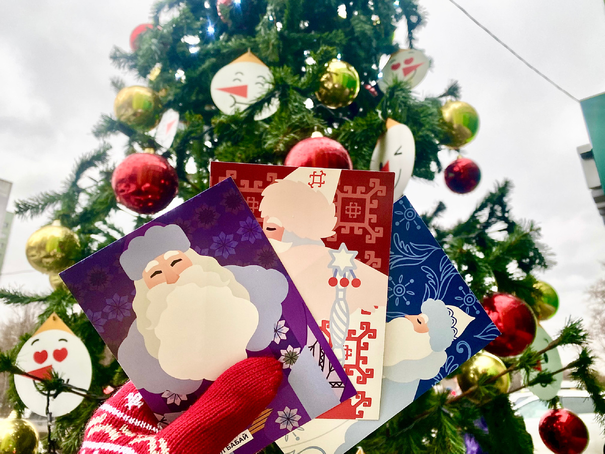 Супермаркеты "Перекресток" нарядились в новогодние ёлки уже в начале ноября. Фото автора.