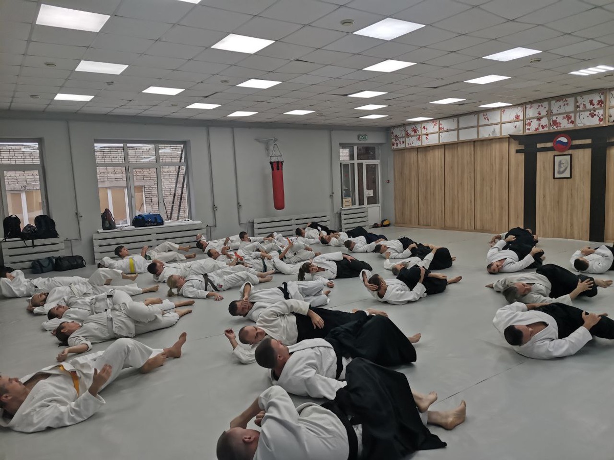 затем корчимся в агонии