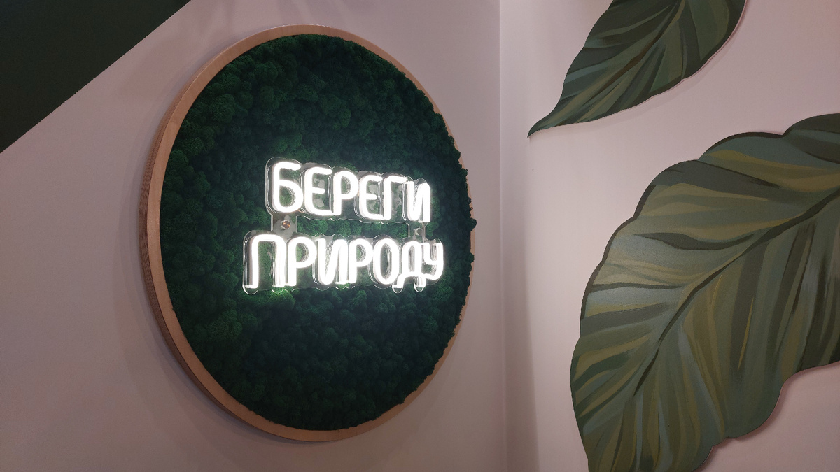 Фотографиями тараканов я вас пугать не буду, лучше посмотрите на милое оформление кофейни😌