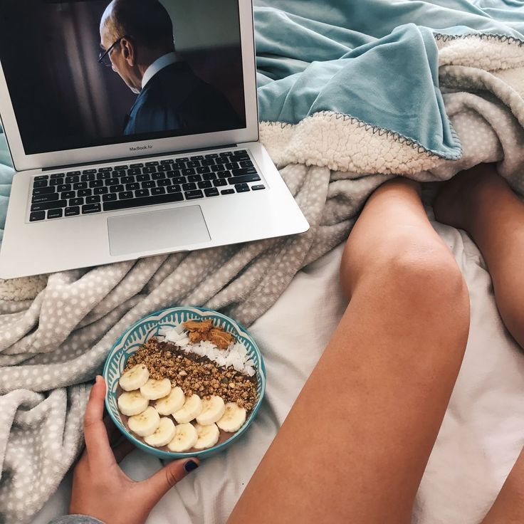 примерно так можно приятно устроиться для просмотра сериалов из подборки