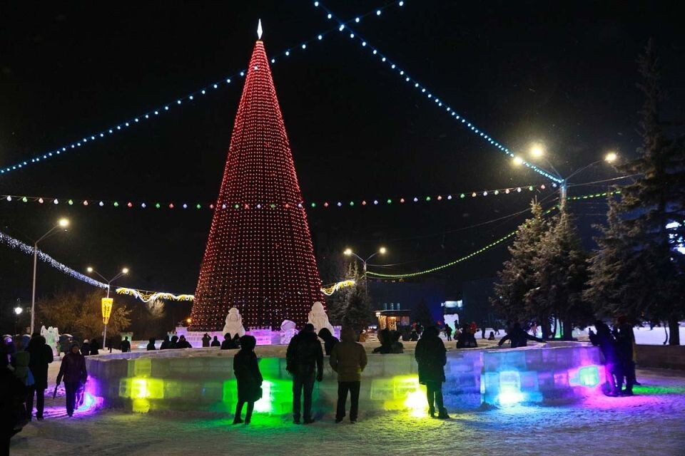    Площадь Сахарова. Новогодний городок. Источник: Олег Укладов