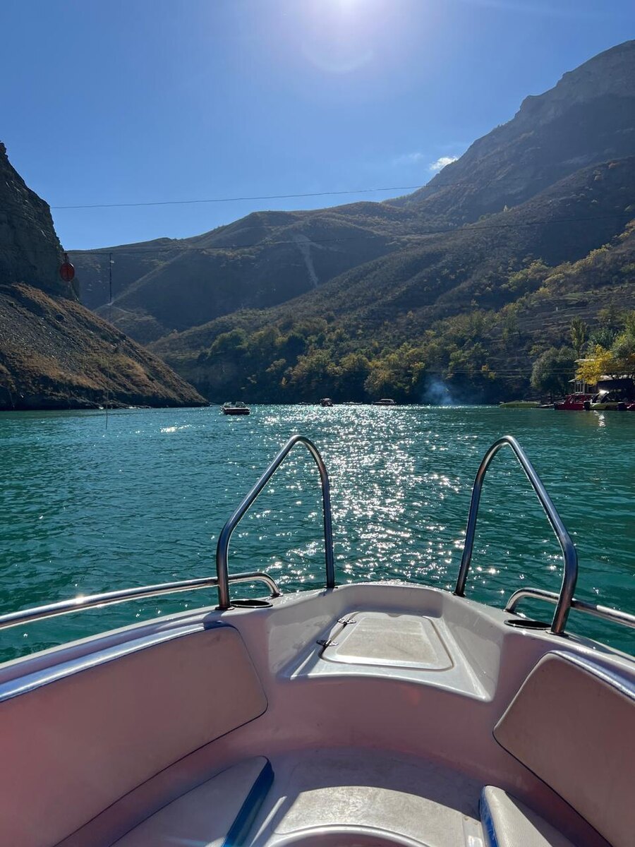 Мы сидели на носу, виды были один краше другого.