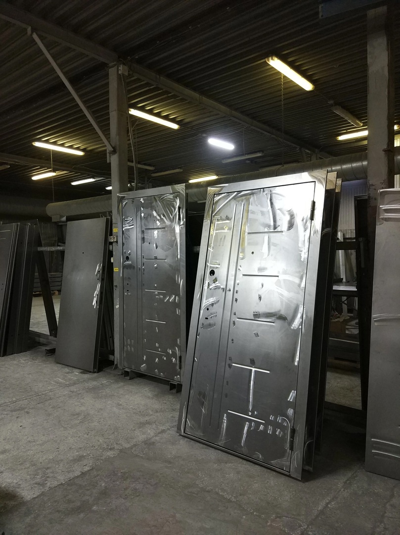 На сварочном участке заготовки превращают в готовые полотна.