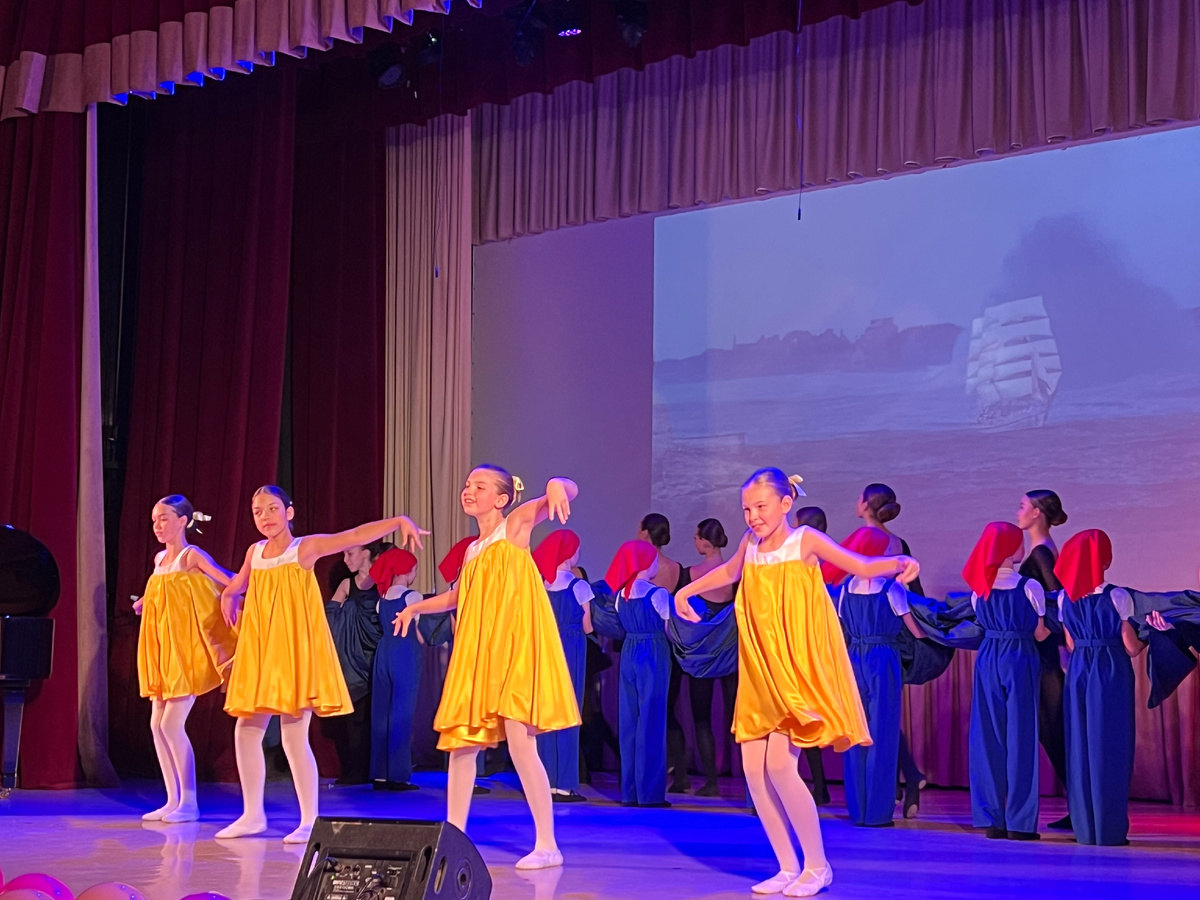 Выступление творческих коллективов