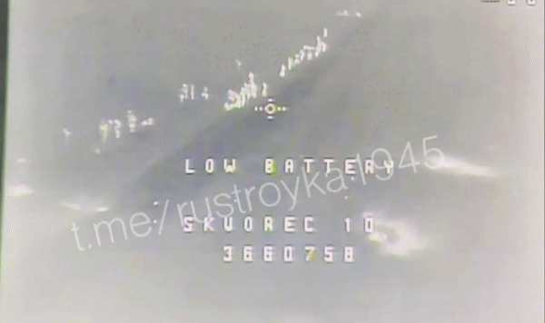    Русские FPV-дроны устроили охоту на отступающих солдат ВСУ//Скриншот страницы с ТГ-канала "Тройка"