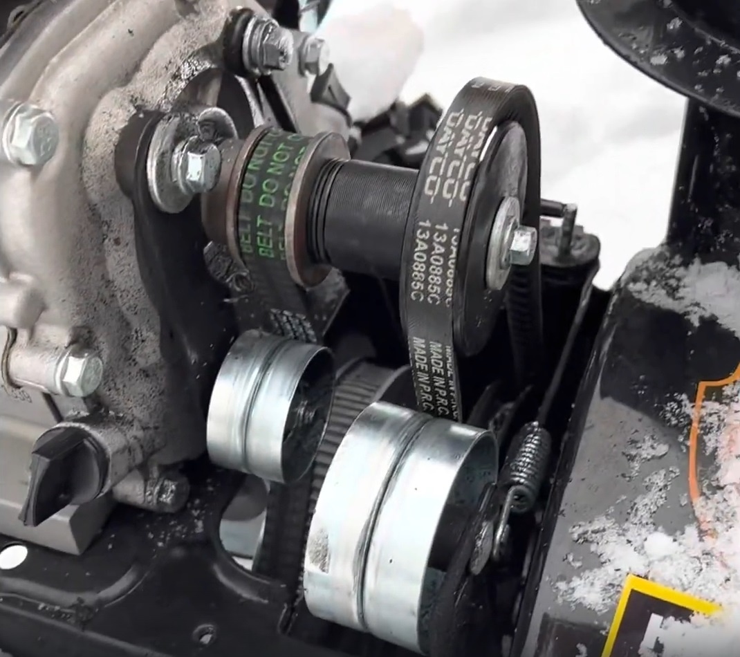 Приводные ремни на снегоуборщике Huter 4100