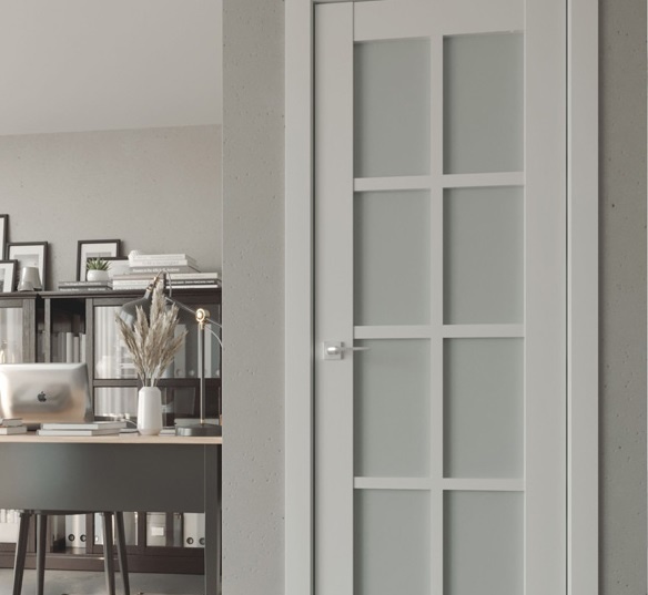 На светлых дверях царапины не так видны, как на темных