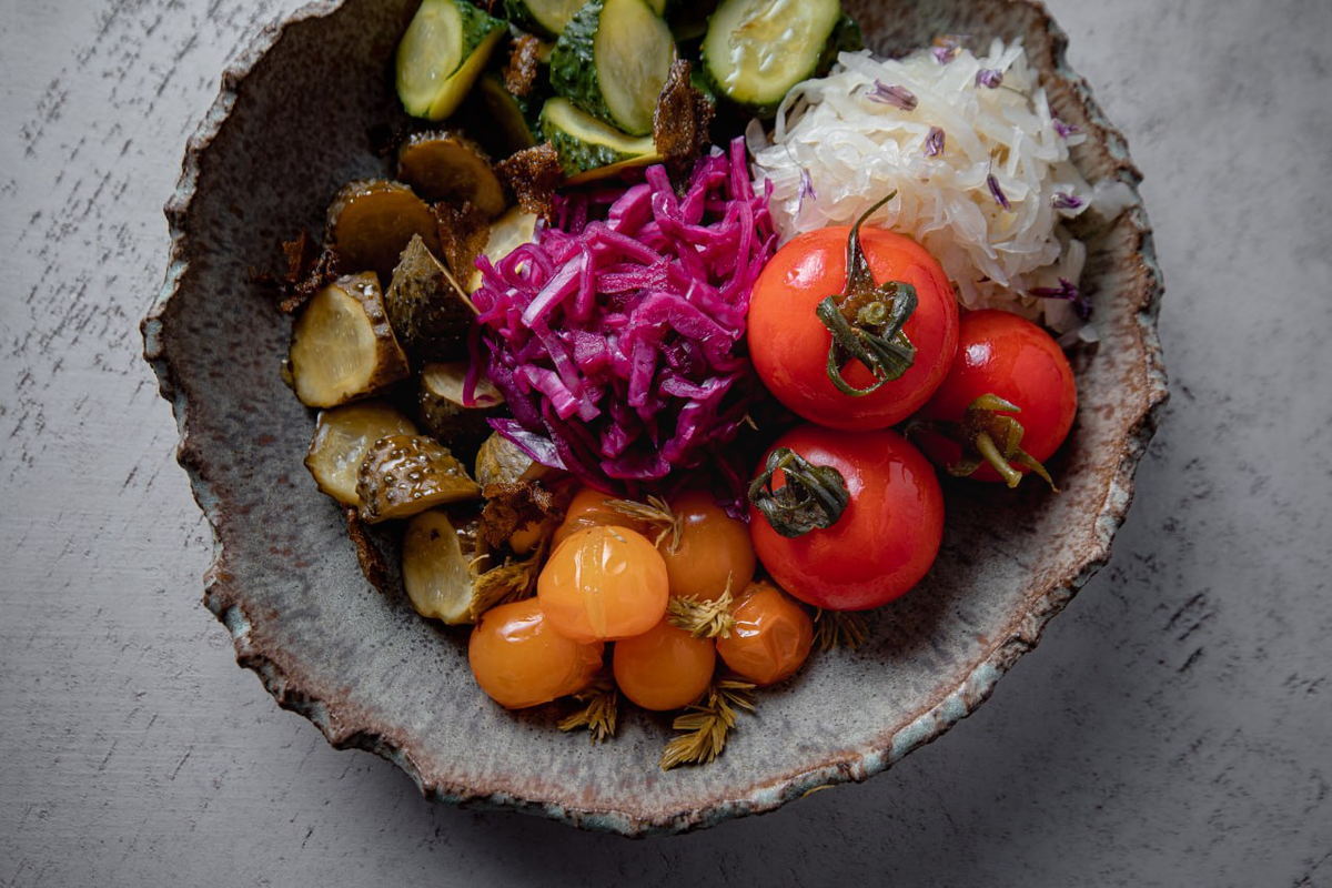 Фото: Квашеная капуста и другие разносолы в ресторане Manul