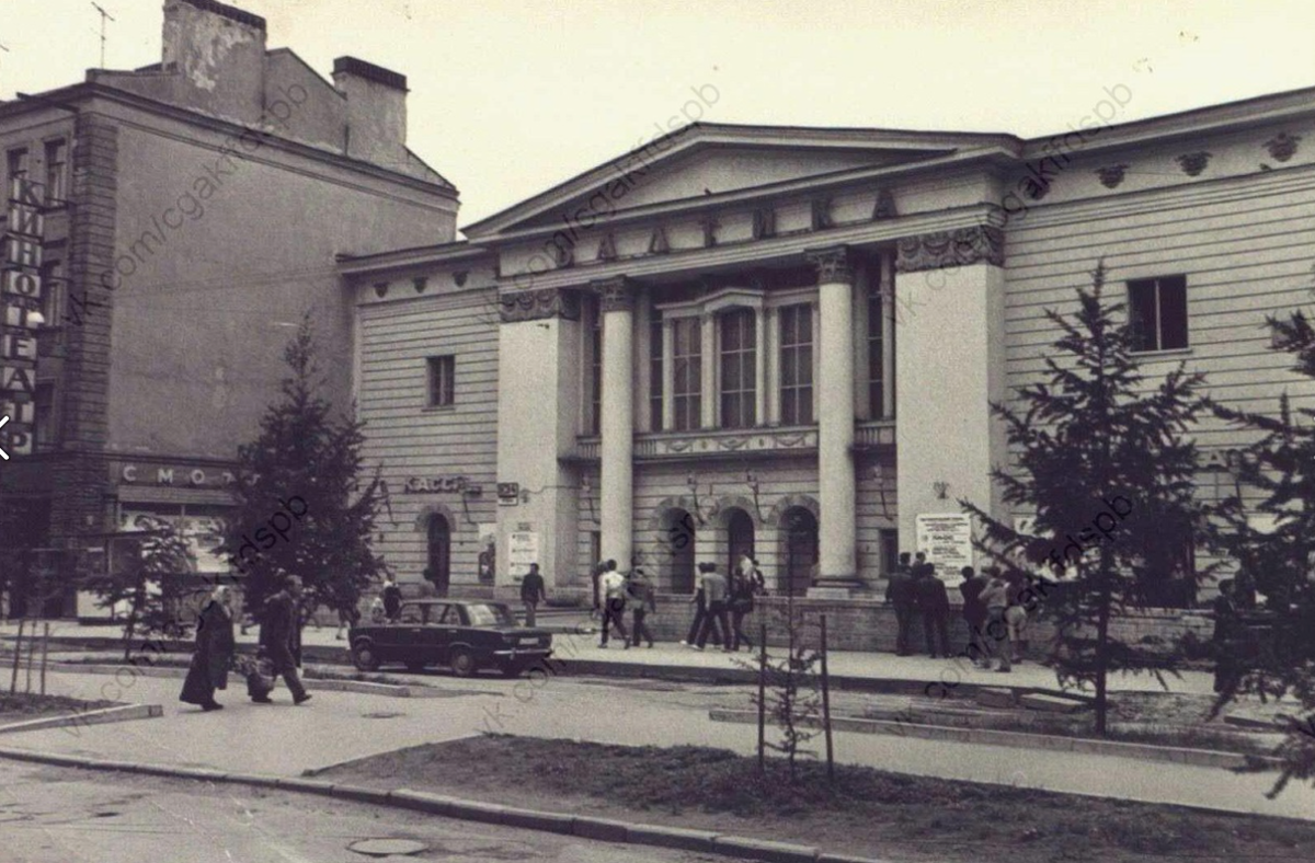 Кинотеатр "Балтика" в Ленинграде.