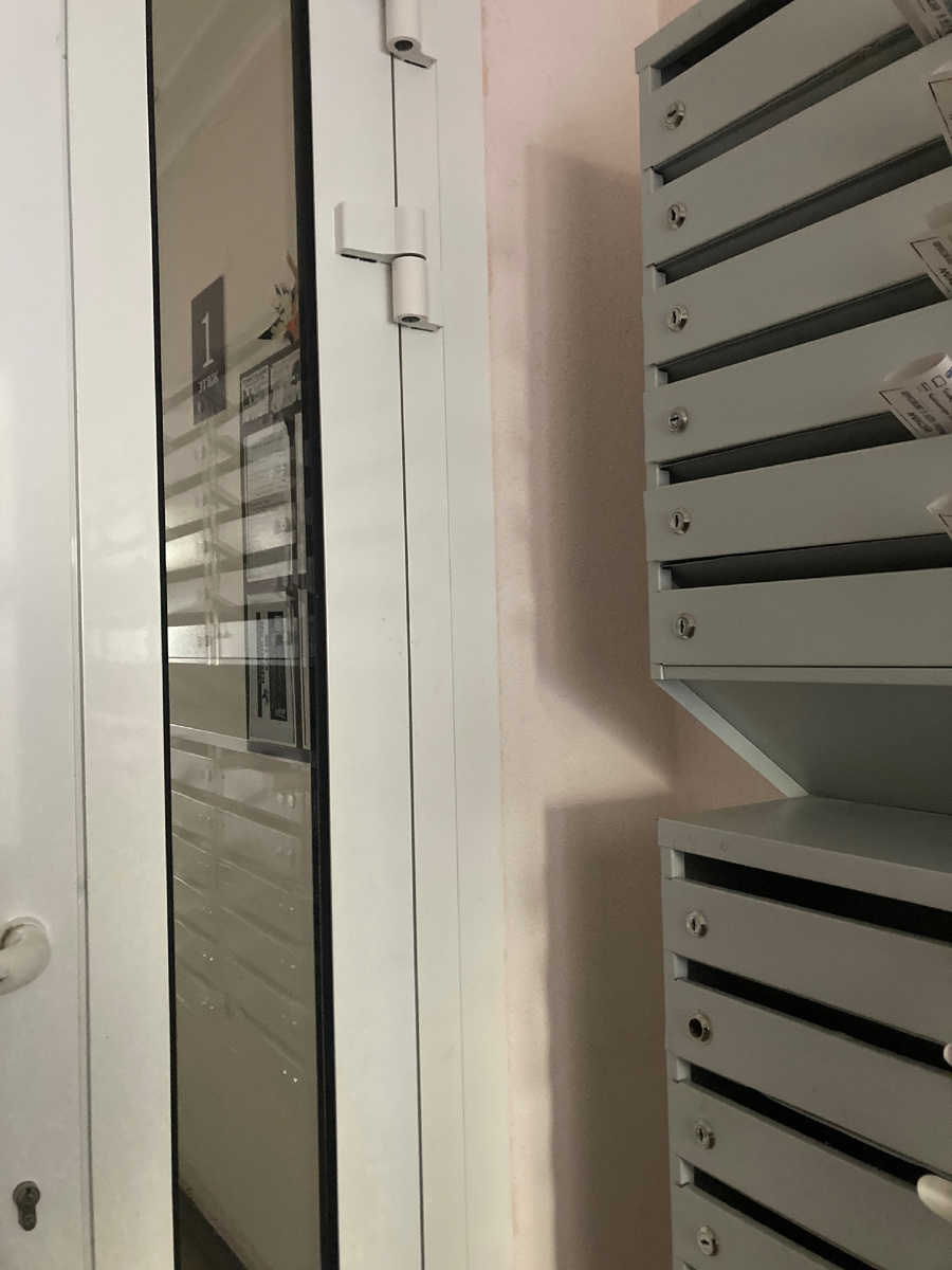 Обман зрения - кажется, что там есть еще ящики