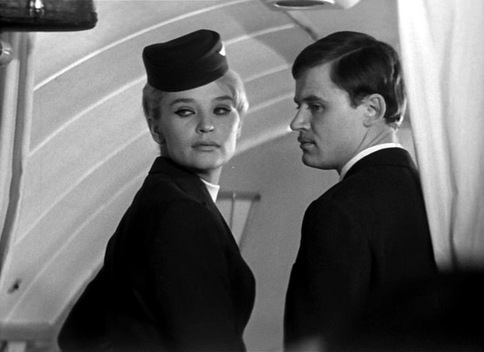 "Неподсуден": Противоречивый советский фильм со стюардессой Светличной и негодяем в исполнении Куравлева