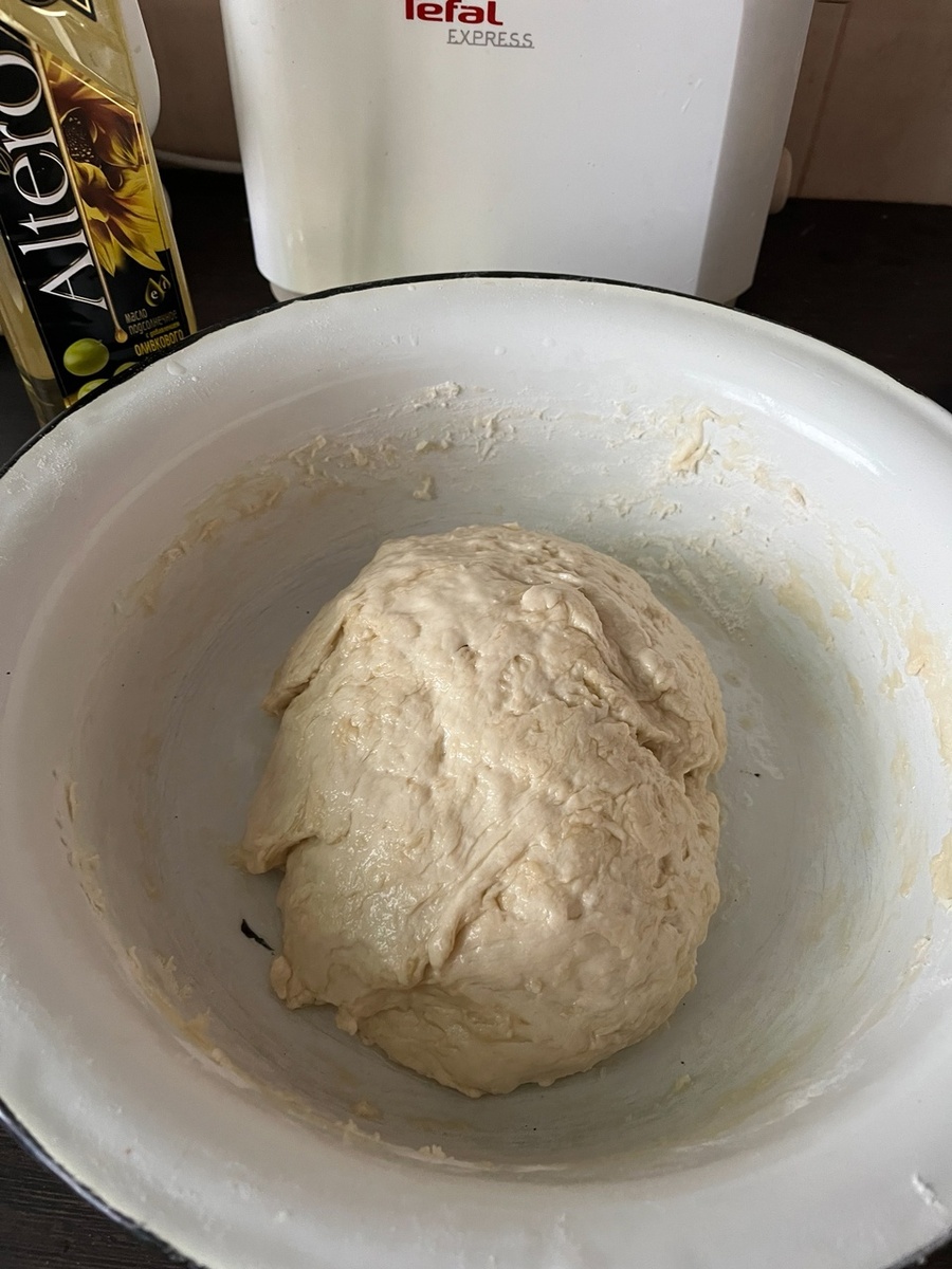 Вот столько получилось. Накрыла полотенцем.