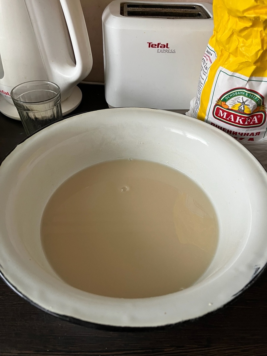 Стакан теплой воды + 2 чайные ложки сахара.