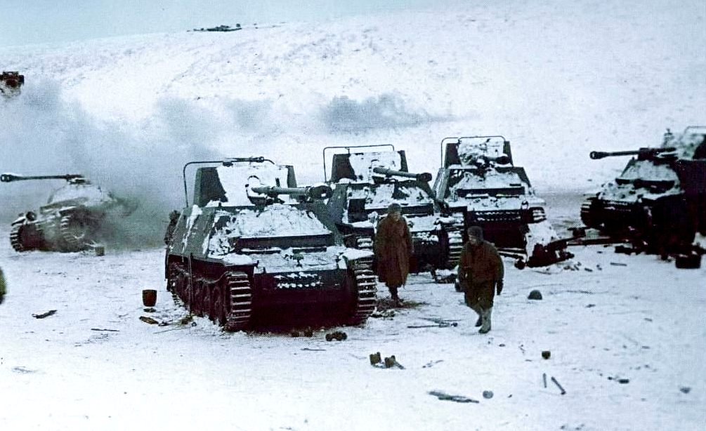 Немецкие САУ Marder II с 76,2-мм пушкой, захваченные красноармейцами под Сталинградом.