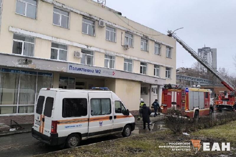    ЕАН. По предварительным данным, перед пожаром на крыше здания работали болгаркой