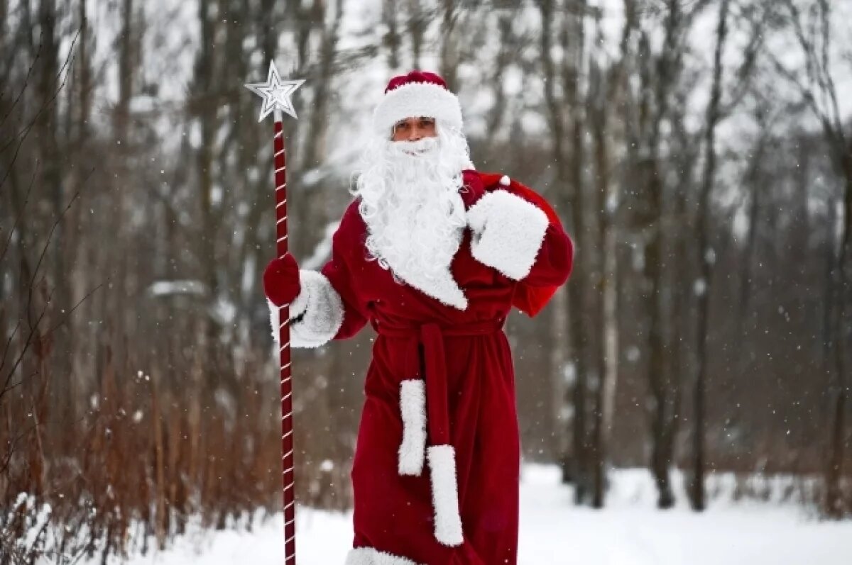    Дед Мороз рассказал, что начинает готовиться к Новому году уже осенью