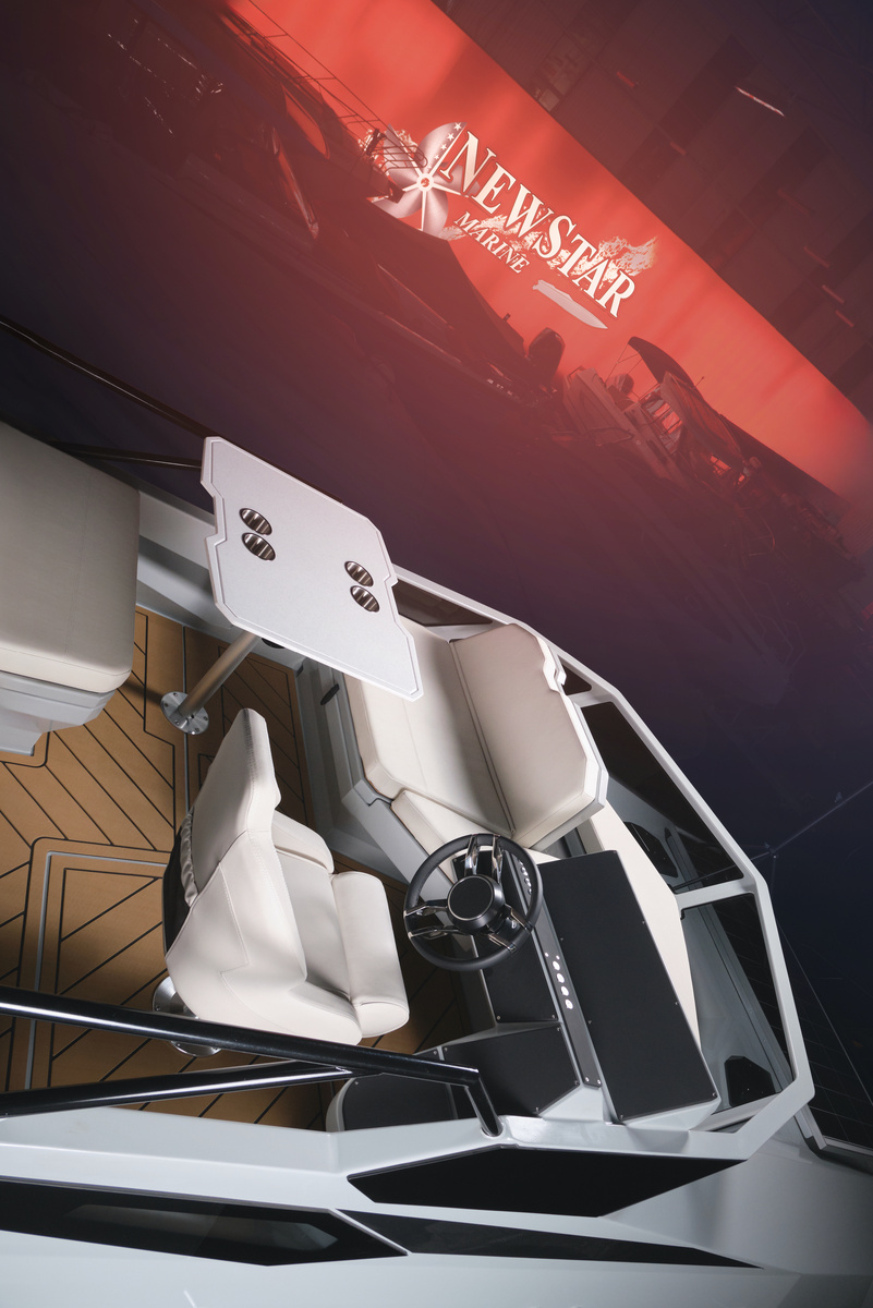 На борту хватит места для всех! 🛥️