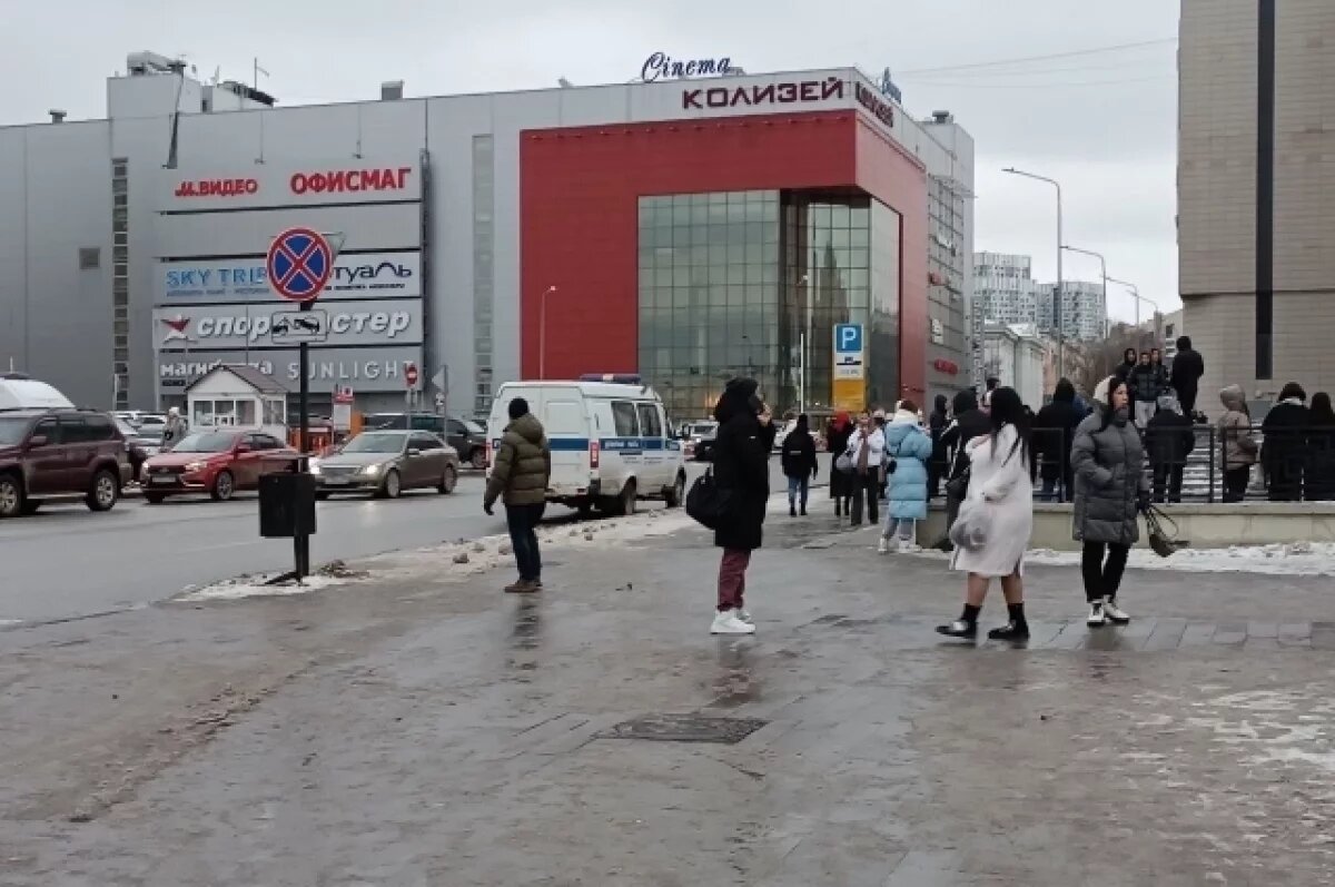    Сотрудники «Колизея» всё ещё ждут возможности вернуться в ТЦ