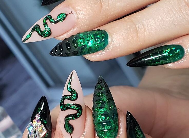 Идеи новогоднего маникюра 2025: от весёлых до балдёжных