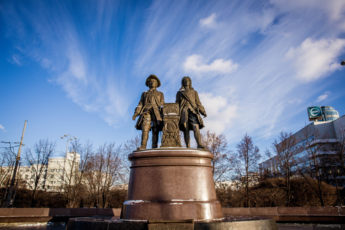 Памятник Татищеву и де Геннину