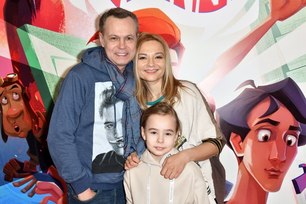    Владимир Левкин с женой Мариной и общей дочерью