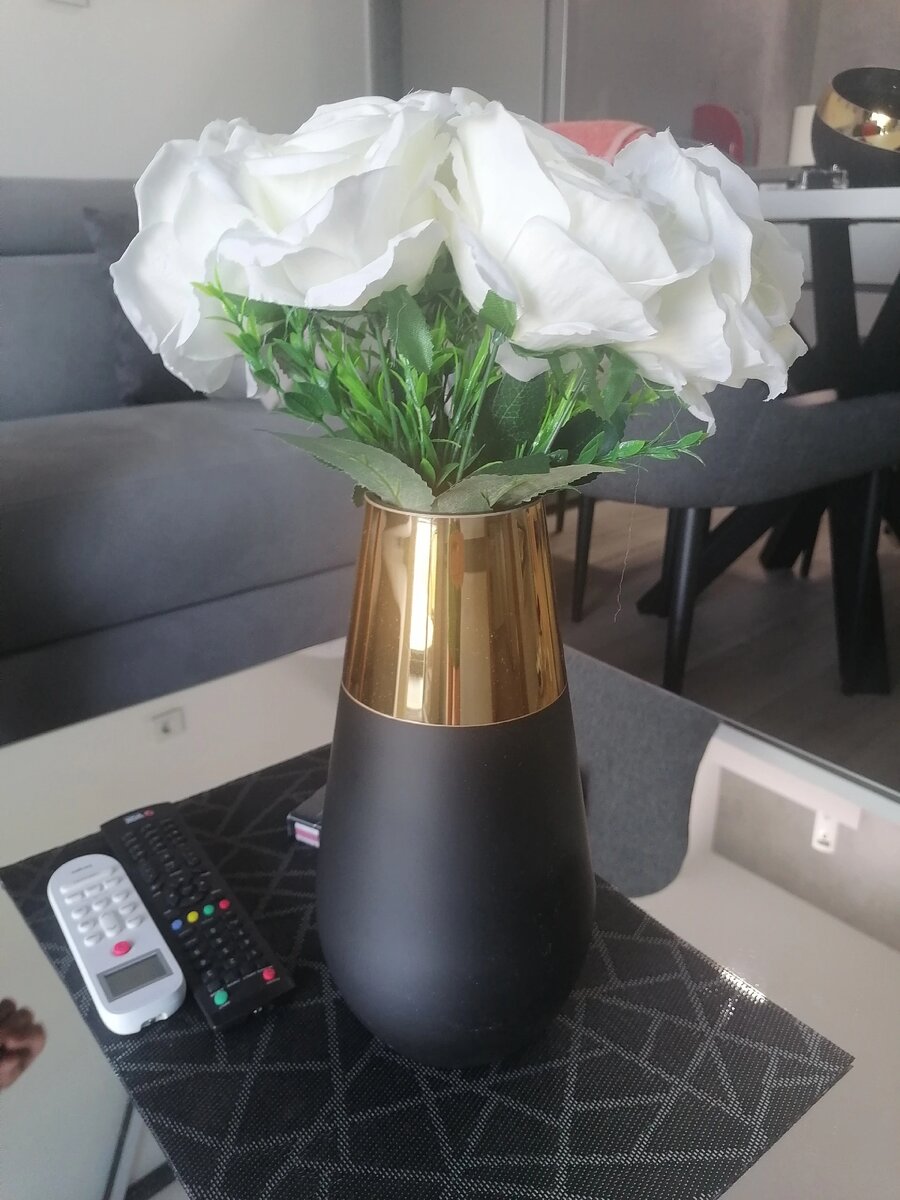 Цветы в апартаментах в Ягодине.