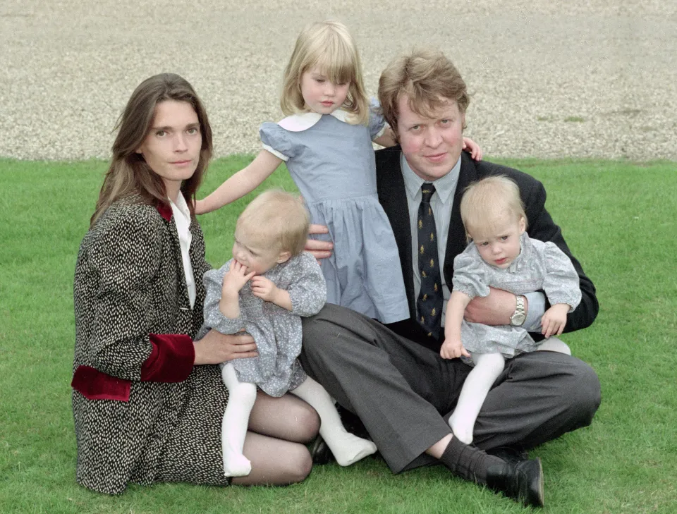 Виктория Локвуд и Чарльз Спенсер с детьми