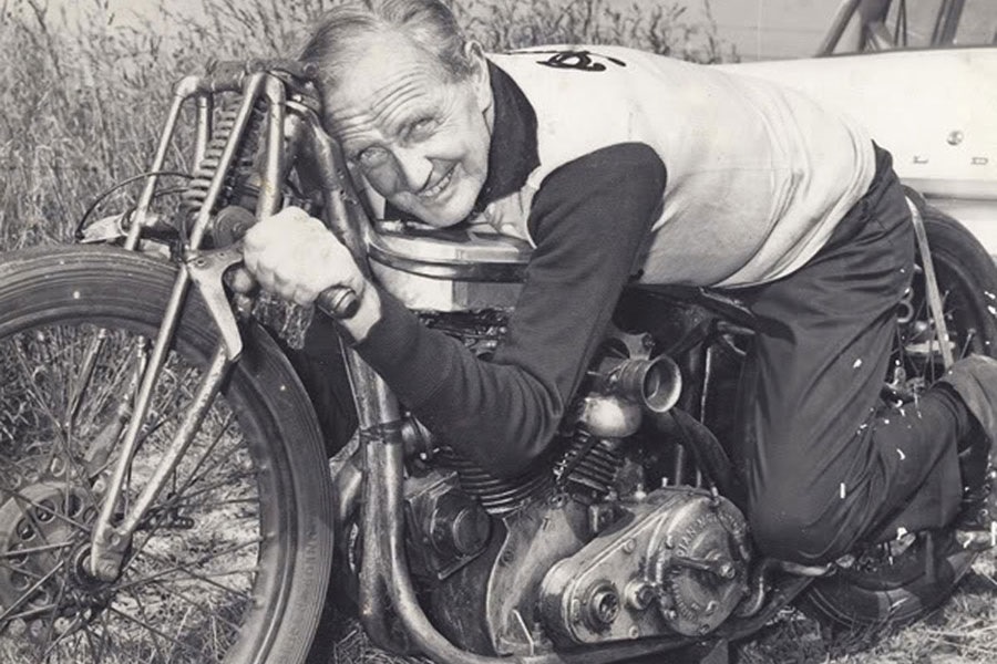 Берт Монро в Новой Зеландии, еще молодой